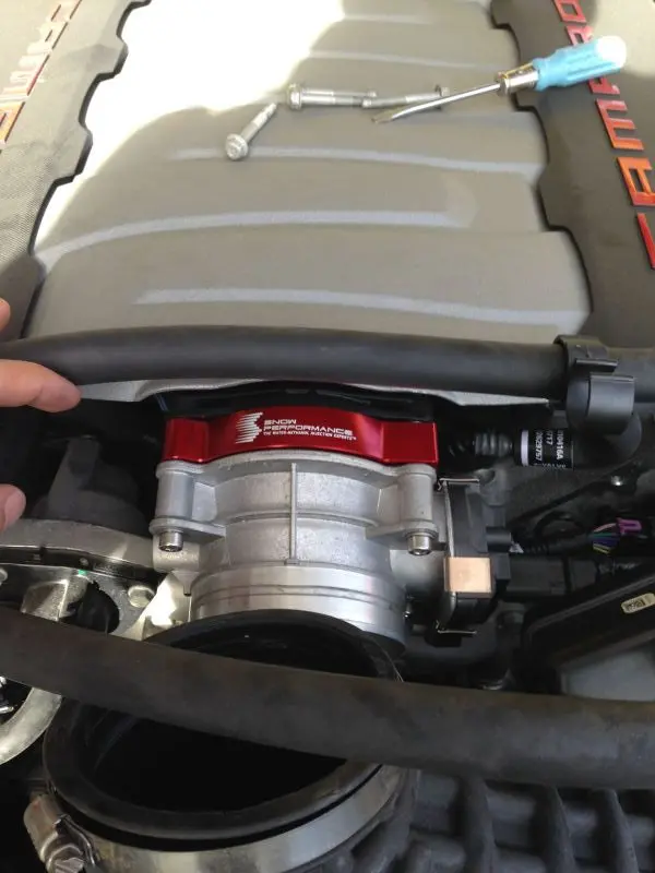 Snow Performance Stage 2 Boost Cooler Water Injection Kit 16-17 Camaro SS Braided Line